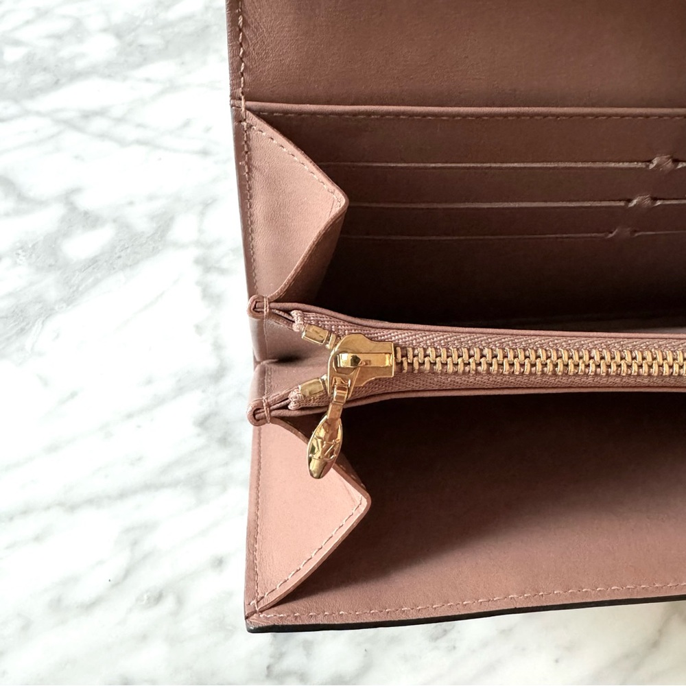 💕 LOUIS VUITTON Authentic Neutral Pale Pink Patent Leather Wallet. - Picture 8 of 12